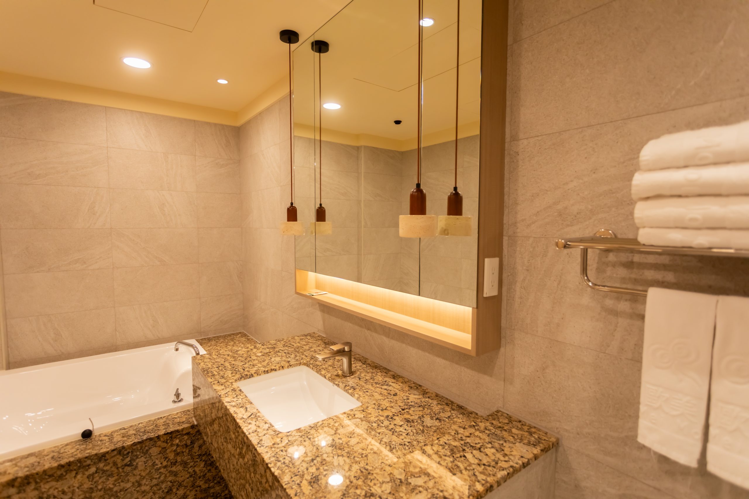 歐美汽車旅館新裝潢房型浴室浴缸